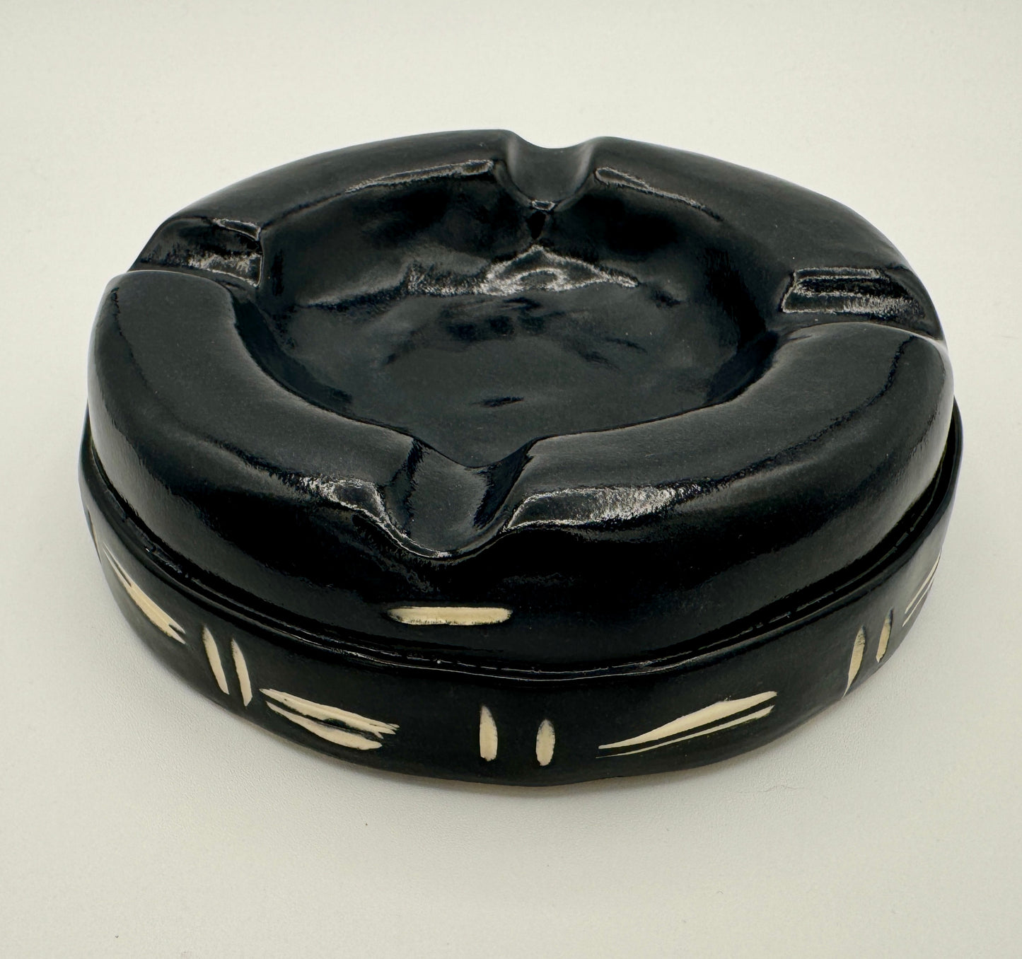 Black Four Finger Cigar Ashtray