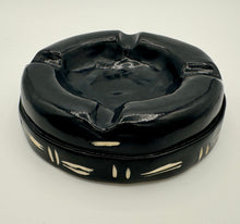 Load image into Gallery viewer, Black Four Finger Cigar Ashtray
